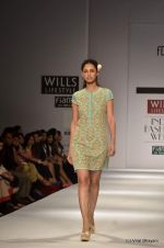 Model walk the ramp for Manish Gupta Show at Wills Lifestyle India Fashion Week 2012 day 3 on 8th Oct 2012 (11).JPG